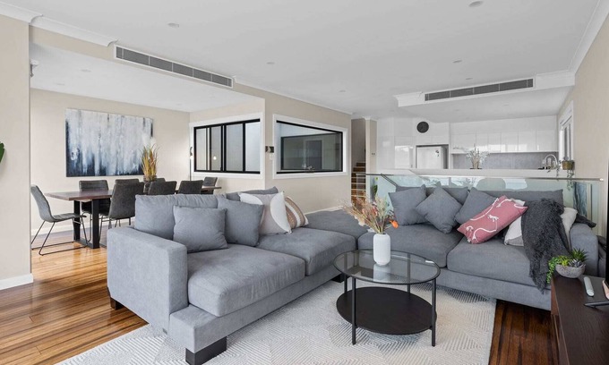 Speers Point House | Lakeview Oasis on The Esplanade