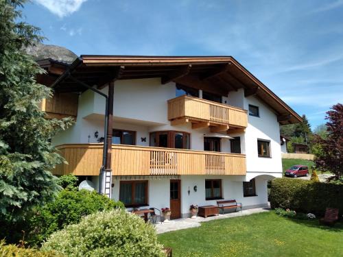 Telfes im Stubai Apartment | Landhaus Kirchmair