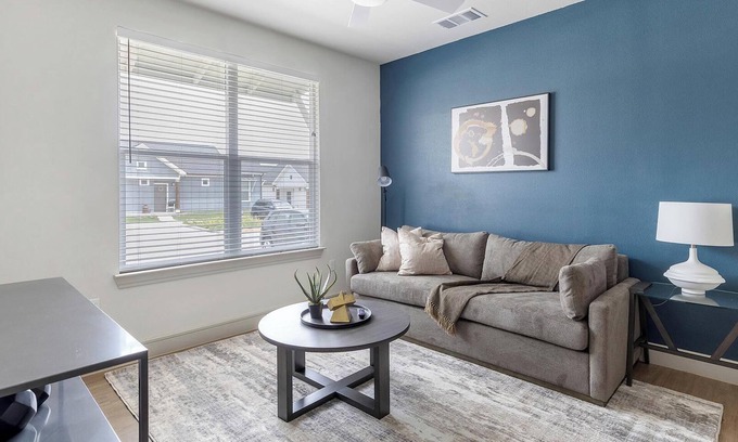 Tarrant County Apartment | Landing | Amazing 2BD, Pool, Gym