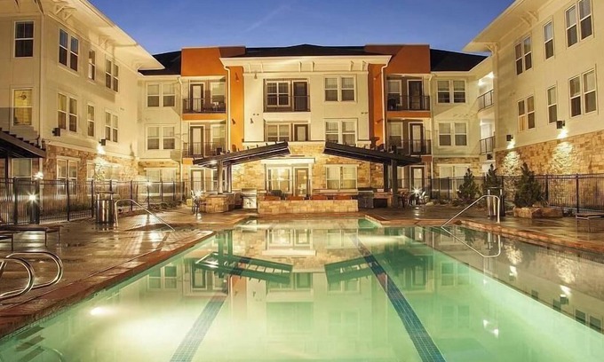 Aurora Apartment | Landing at Centro - 1 Bedroom in Village East