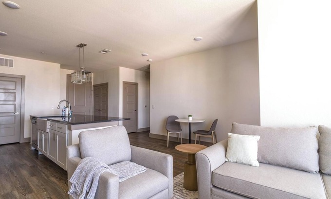 Conroe Apartment | Landing at Enclave at Woodland Lakes - 1 Bedroo.