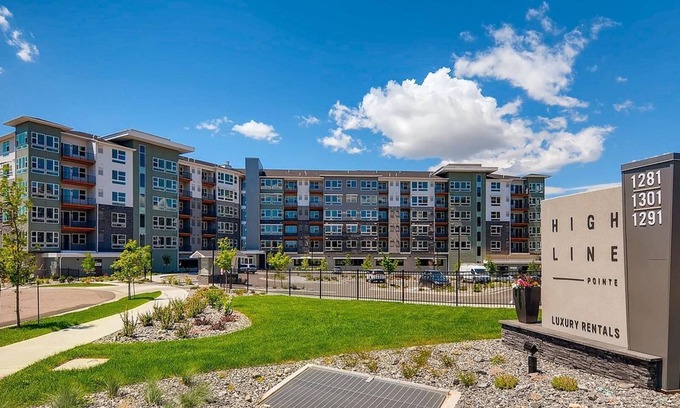 Indian Creek Apartment | Landing at High Line Pointe - 2 Bedrooms in Ind.