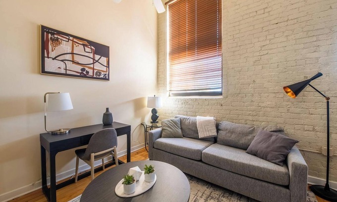 Petersburg Apartment | Landing at Perry Street Lofts - 1 Bedroom in Pe.