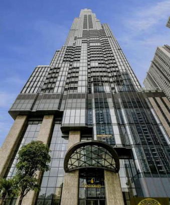 Hang Xanh Apartment | Landmark 81 Imperial Tower Hotel & Skyline Lounge in Ho Chi Minh City