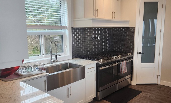 North Cowichan House | Large 5 bedroom home in DUNCAN overlooking the Valley, Lake and mountains.