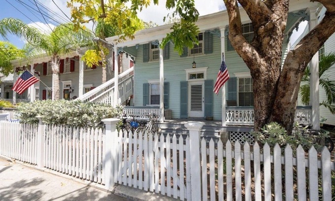 White St. Gallery Condo | Large 1 bedroom condo in the historic area of Key West!