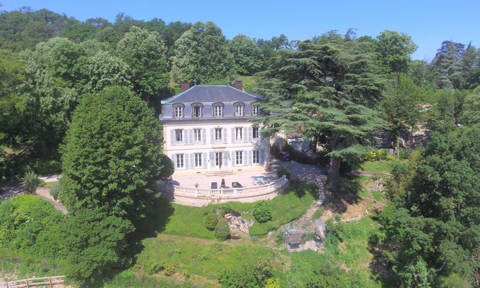 Vernaison House | Large 150m2 apartment at Château des Roches 15 minutes from Lyon