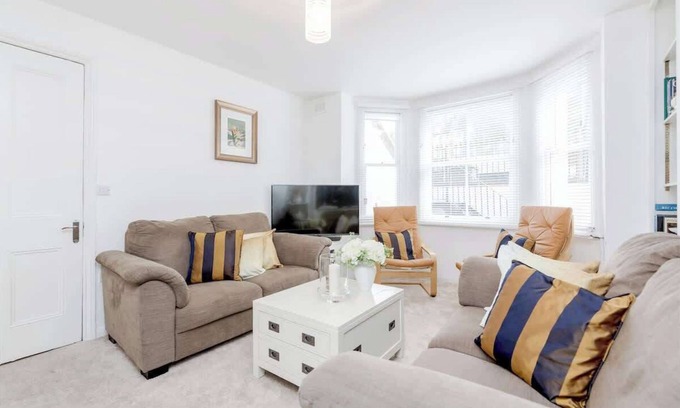 Oval Apartment | Large 2bed/1.5bath with garden in Oval/Vauxhall