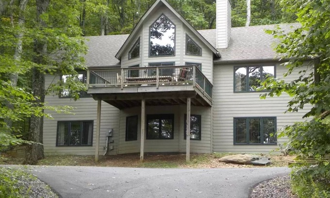 Pedlars Edge House | Large and Luxurious Exec 5BR Chalet