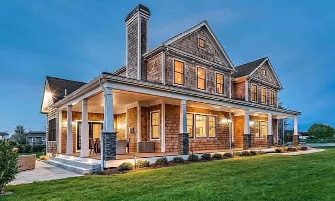 Middletown House | Large and Private Custom Home near Beaches!