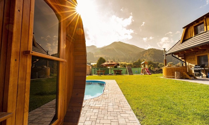 Lazisko Ski Chalet | Large apartment in Chalet with pool, mountain view and garden