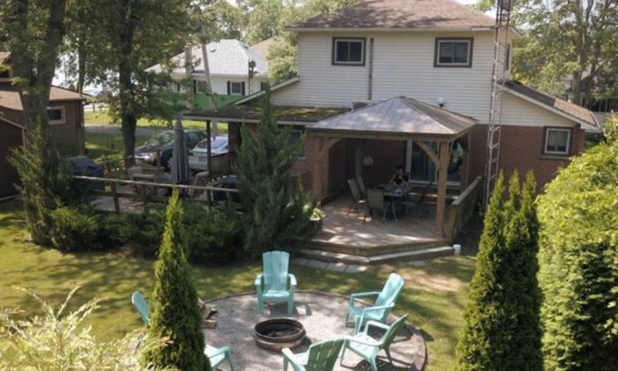 Turkey Point Cottage | Large Beach View Family Cottage in in Turkey Point