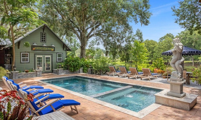 Delaney Park House | Large, beautiful, very comfortable one bedroom on small lake