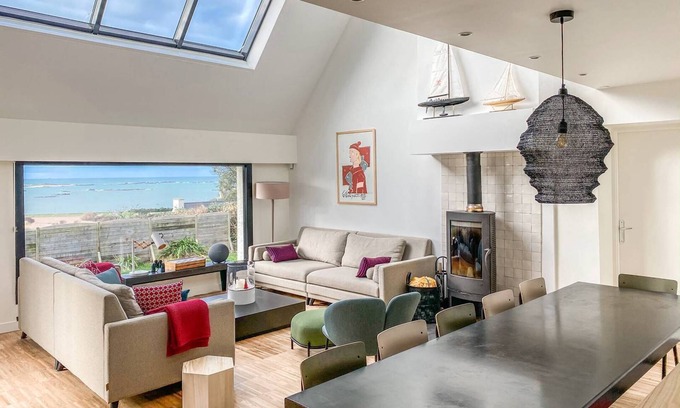 Trebeurden House | Large bright house with Wifi and sea view 1.1km from the beach in TREBEURDEN
