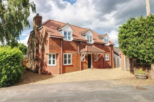 Ely House | Large detached Cambridgeshire Countryside Home
