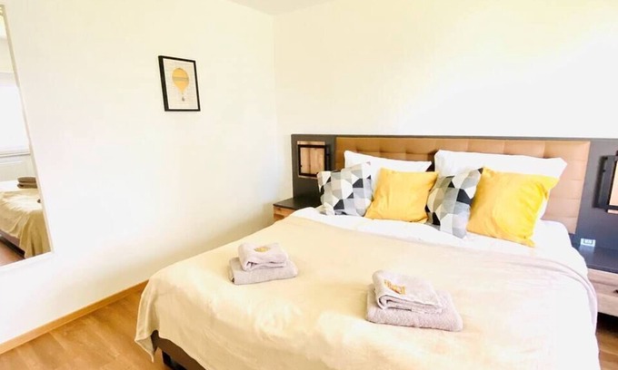 Lechhausen-Ost Apartment | ☆Large Double Apartment ☆ 3BR | Parking |10 Guests