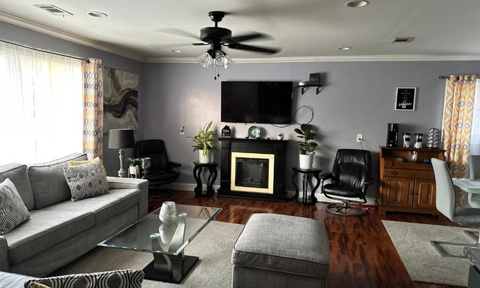 Columbus House | Large executive home with 5 bedrooms, 2.5 baths and game room.