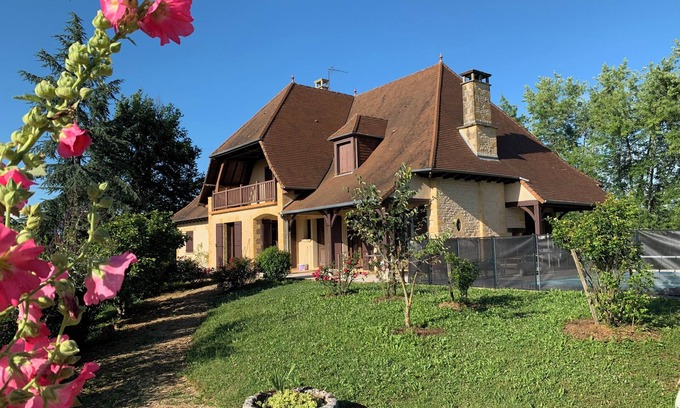 La Dornac House | Large family home (15 people) with swimming pool