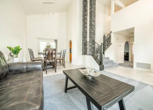 Page House | Large Family Home with Game Room