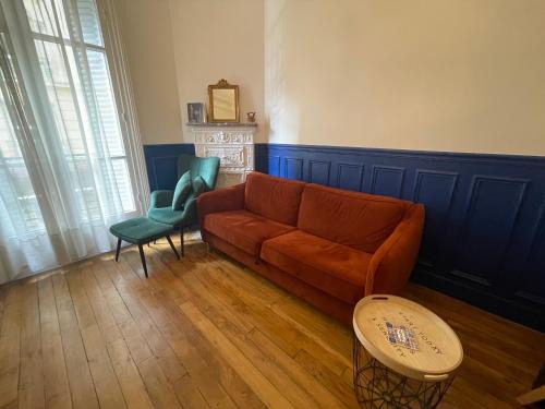 Quartier de Javel Apartment | Large family typical Parisian Appartment