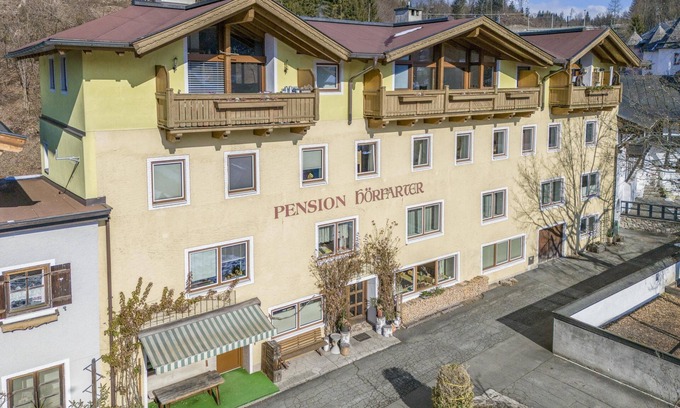 Fieberbrunn Apartment | Large holiday apartment, 200m to the ski bus