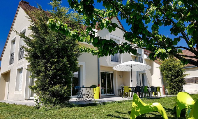 Saulon-la-Rue Villa | Large house with private garden and terrace, fully equipped for large groups