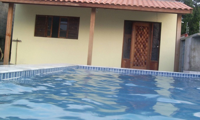 Peruibe House | Large house with pool and barbecue, 4 parking spaces, total security.