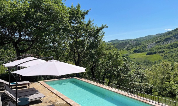 Toano House | Large house with shared pool, sleeps up to 12, wonderful mountain setting
