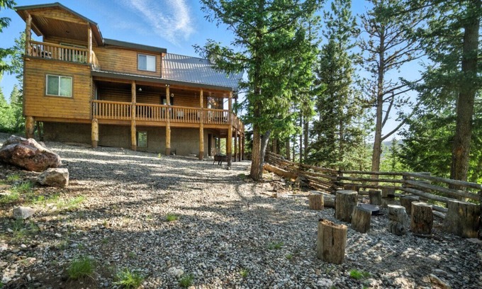 Duck Creek Village Cabin | Large Lodge Sleeps 14, Fire Pit, Views