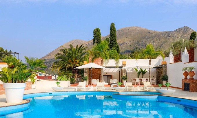 Carini Villa | Large modern style villa with private and panoramic swimming pool