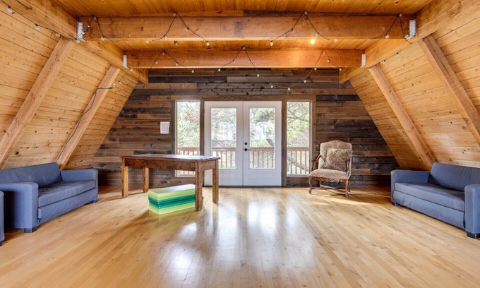 Agate Beach House | Large Newport Home, Close to Beach & Coastal Attractions!