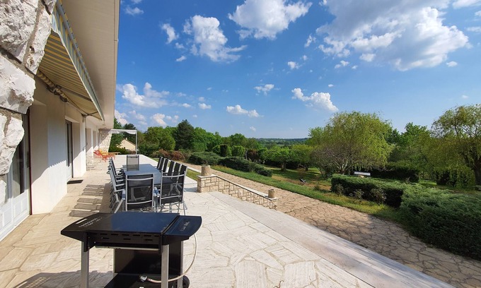 Veuzain-sur-Loire House | Large quiet property with Castle View