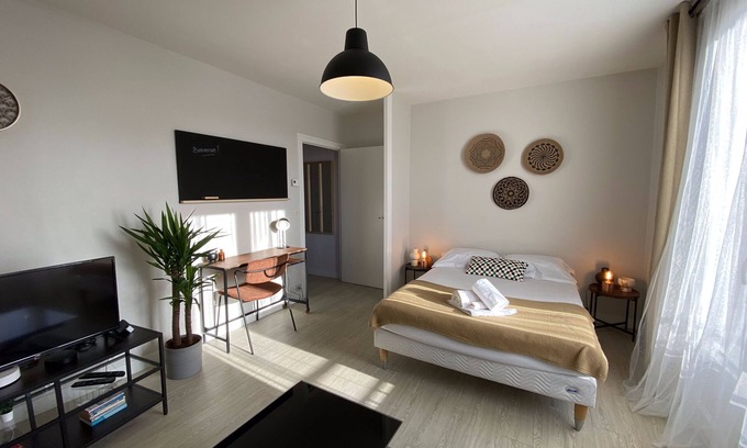 La Fuye-Velpeau Apartment | Large, quiet studio with balcony & free parking