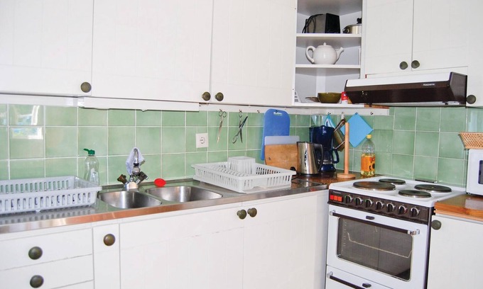 Algaras House | Large, spacious wooden house in a quiet location about 500 meters from Lake Sisjön.
