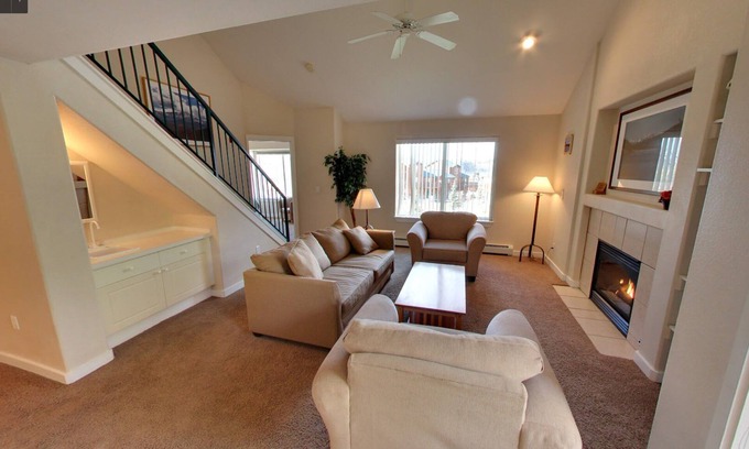 Summit Cove Condo | Large Summit Cove Condo - Free WiFi, Fireplace, Hot Tub, Pool, Close to Slopes