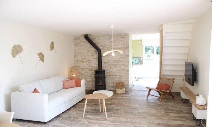 Boulleville Cottage | Large TERRACE Gîte, ALL COMFORT, Countryside NEAR HONFLEUR and BEACH