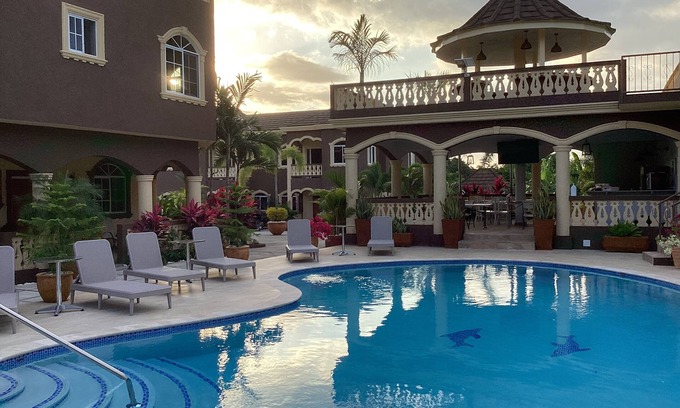 Runaway Bay Bed & Breakfast | Large Three Bedroom, Three Bathroom Apartment with Open Kitchen and Living Room