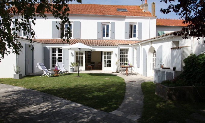 Saint-Denis-d'Oleron House | Large village house with swimming pool, close to beaches and shops