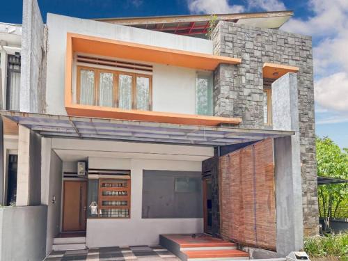 Cigadung Villa | Large Villa 3BR Dago Bandung by 2ndHome
