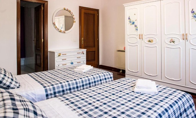 Sarria House | Las Aceñas De Iris