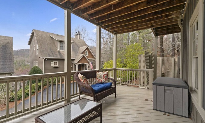 Big Canoe House | Laurel Ridge Den in Big Canoe with hot tub!