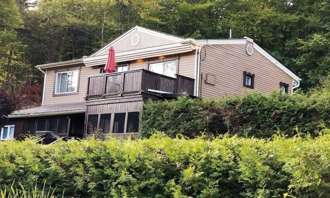 St-Adolphe-d'Howard Cottage | Laurentian's Cott Adventure, 5Br, Lake, JacuZ, BBQ