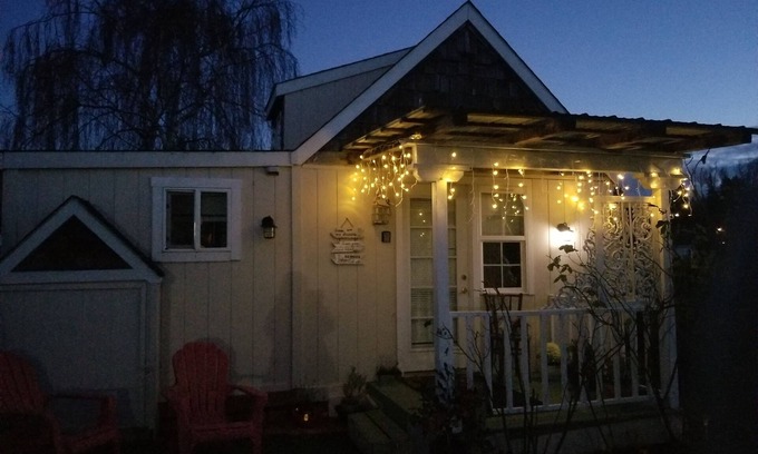 Sequim Cabin | Lavender fairie dust Cottage/Tiny House ENTIRE SPACE HUGE Monthly DISC WIFI*W/D