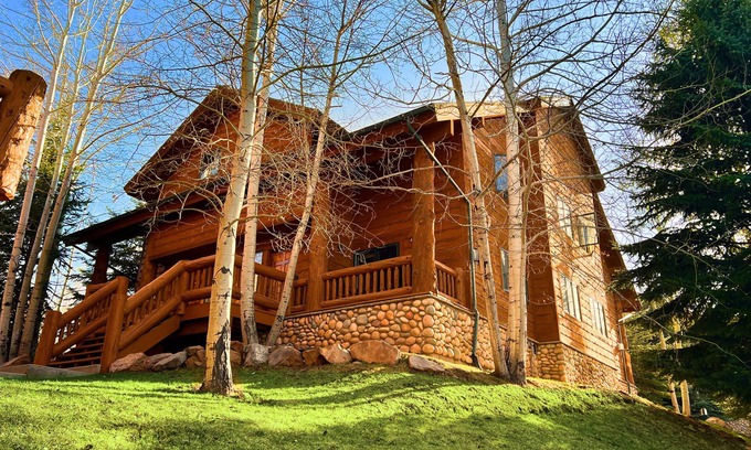 Park City House | Lazy Bear Log Cabin | Canyons Park