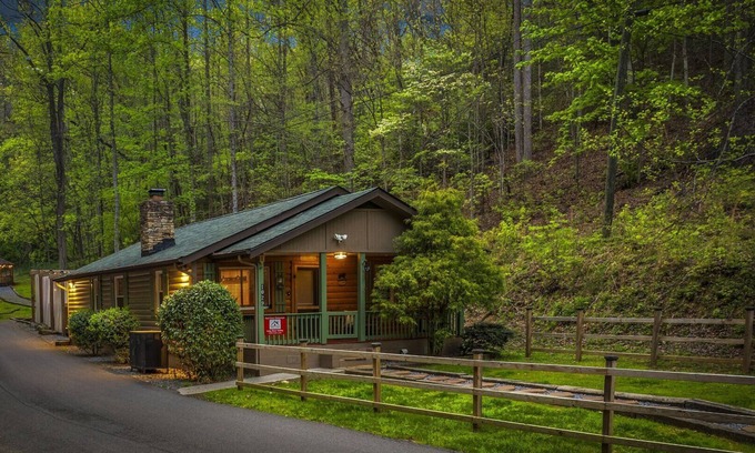 Gatlinburg - Pigeon Forge Cabin | Lazy Bear Valley is a rustic cabin retreat just minutes from Gatlinburg!