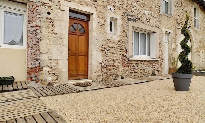 Cerons House | Le Cachot de Saint Cricq