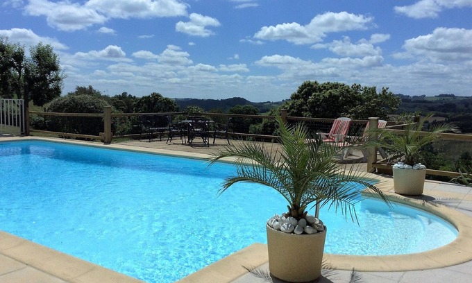 Junhac Apartment | le Coin Perdu Lagarde (Sleeps 4) 2 Bedrooms with 2 shower rooms 1 with ensuite.