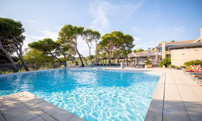 Saumane-de-Vaucluse House | Le Domaine de Provence Country Club