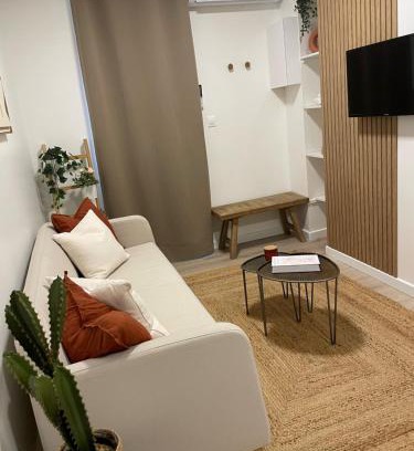 Moulins Apartment | - Le Gambetta -