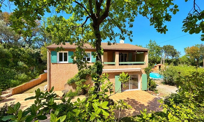 Les Mayons Villa | Le Mas Saint Jean (gîte for 4 people) at the gateway to the Gulf of Saint Tropez.